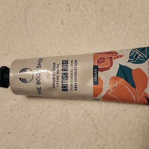 The Body Shop Bundle NWT With Full Size - 5 Items - Picture 4 of 4